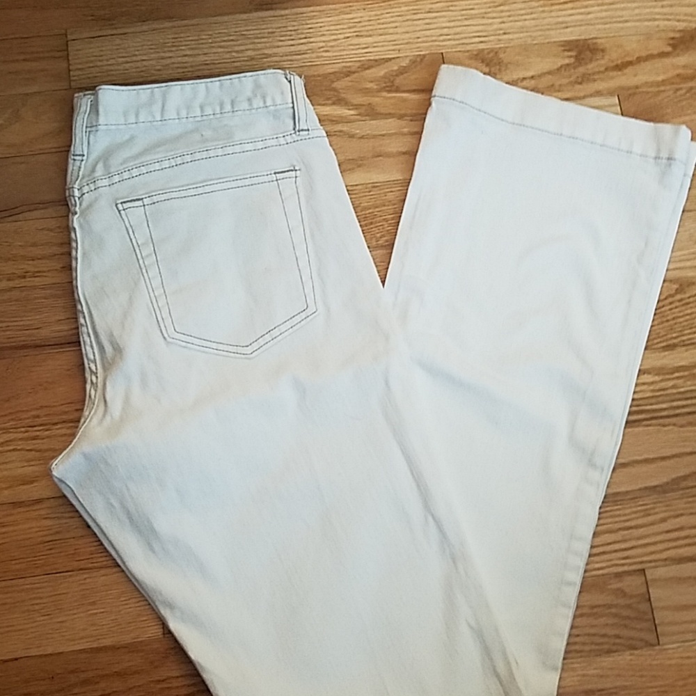 Gap White Denim Jeans. Size 8/29L.